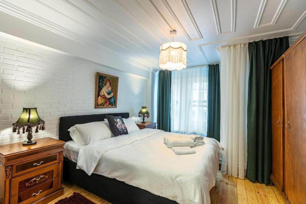 Historical 4-Br Home Steps From Besiktas Stadium & Bosphorus Views - Prime Nisantasi Location! Стамбул Экстерьер фото