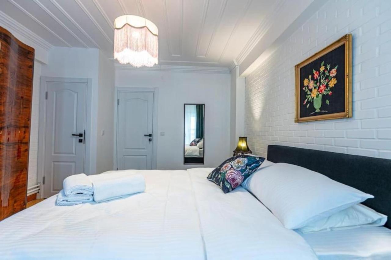 Historical 4-Br Home Steps From Besiktas Stadium & Bosphorus Views - Prime Nisantasi Location! Стамбул Экстерьер фото