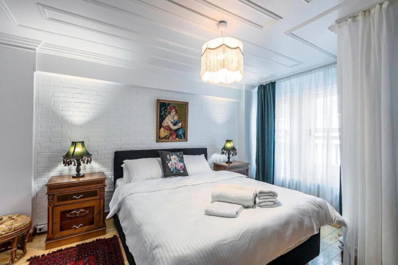 Historical 4-Br Home Steps From Besiktas Stadium & Bosphorus Views - Prime Nisantasi Location! Стамбул Экстерьер фото